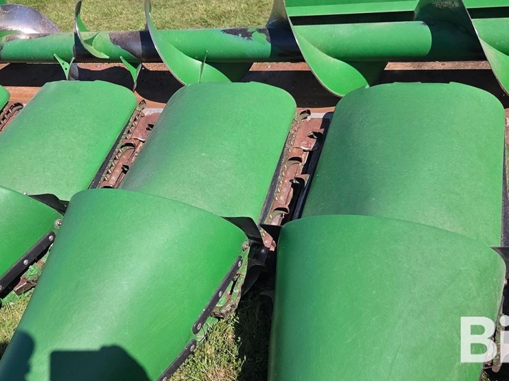 2014-john-deere-608c-corn-head-image-14
