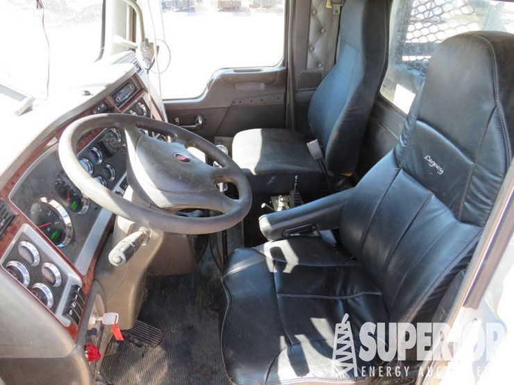 2008-kenworth-w900-t/a-winch-tractor-w/pusher-axle-&-day-cab-image-9