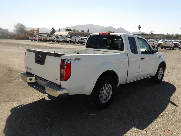 2018-nissan-frontier-sv-image-3