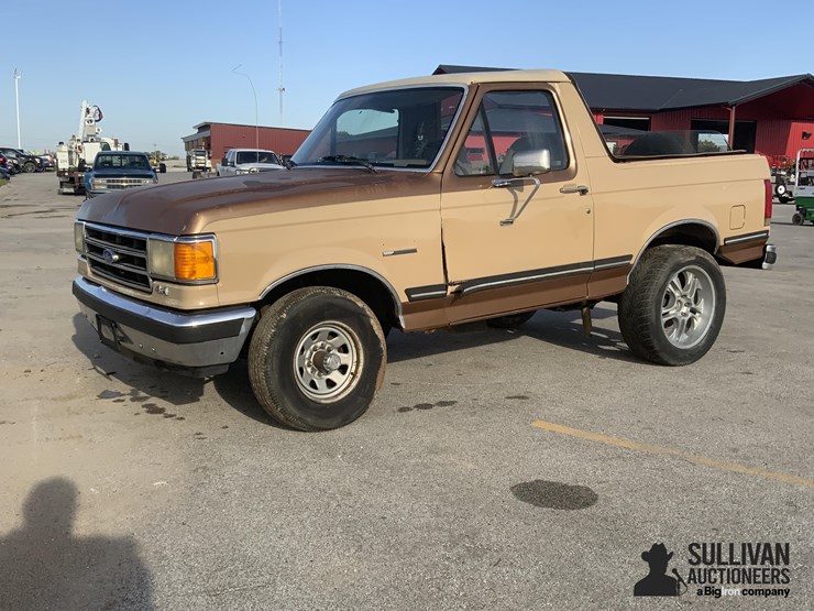 1989-ford-xlt-bronco-4x4-suv-image-1