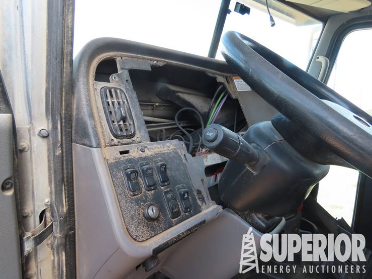 2015-peterbilt-365-t/a-truck-tractor-w/sleeper-image-7