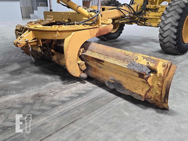 2009-caterpillar-120m-image-11