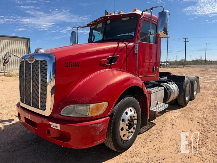 2013-peterbilt-386-image-1