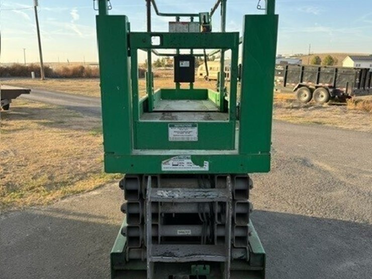 2008-genie-gs-2632-scissor-lift-image-3