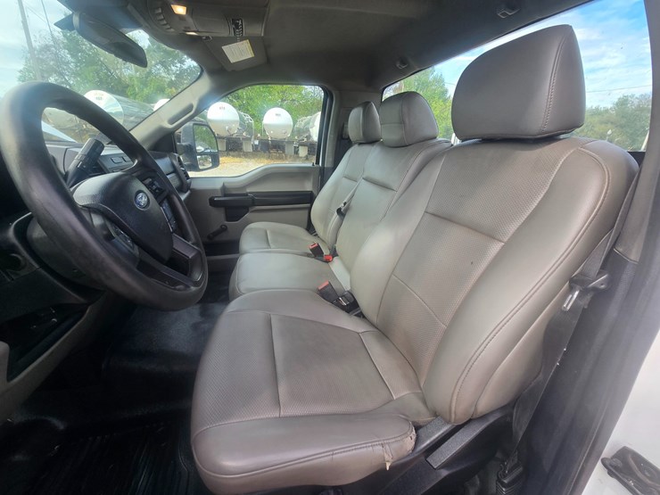 2021-ford-f350-image-32