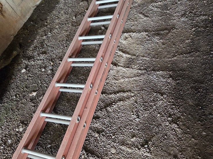 #24-•-40-ft-extension-ladder-image-3
