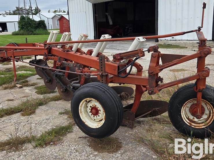 international-720-plow-image-7