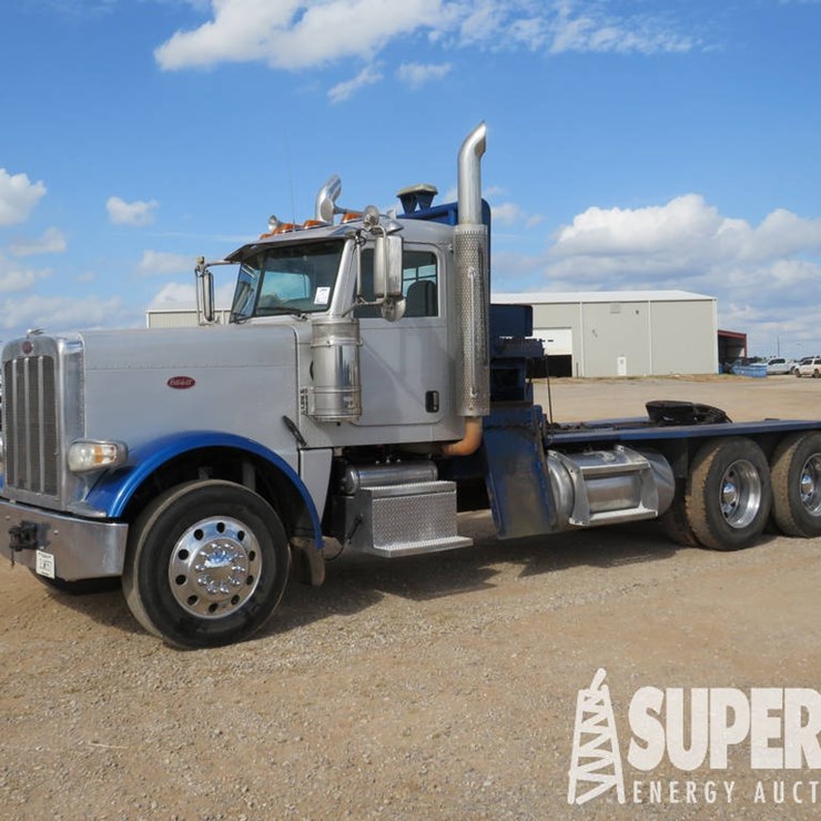 2015 PETERBILT 389 T/A Glider Winch Tractor w/Day Cab