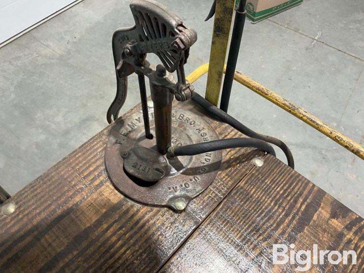 richfield-antique-portable-lube-cart-image-16