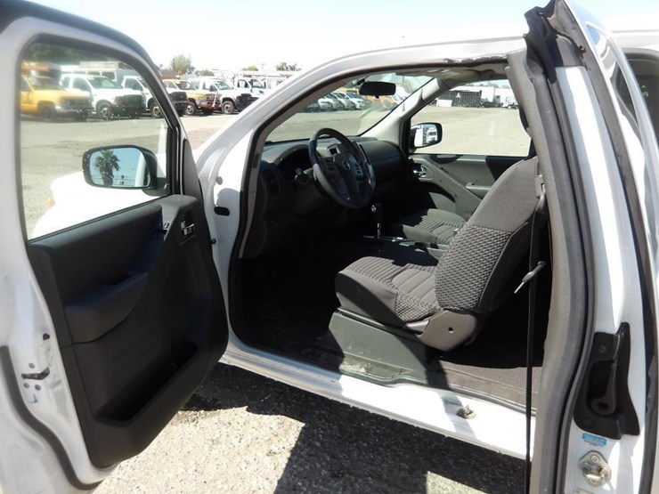 2018-nissan-frontier-sv-image-14