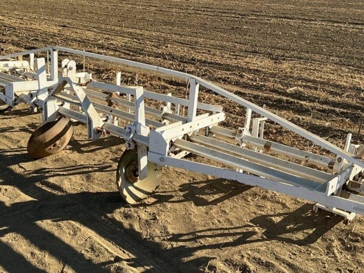 custom-3-pt-3-row-60"-bed-scratcher-image-1