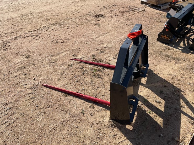#4108-•-landhonor-bale-spear-frame-attachment-image-3