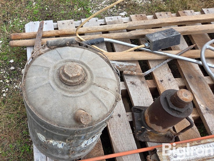 john-deere-wrench-&-misc-image-19
