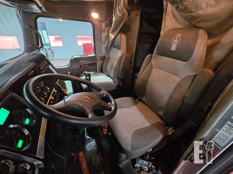2016-kenworth-t800-image-9