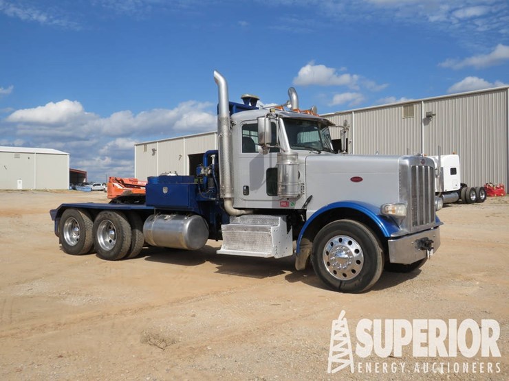 2015-peterbilt-389-t/a-glider-winch-tractor-w/day-cab-image-2