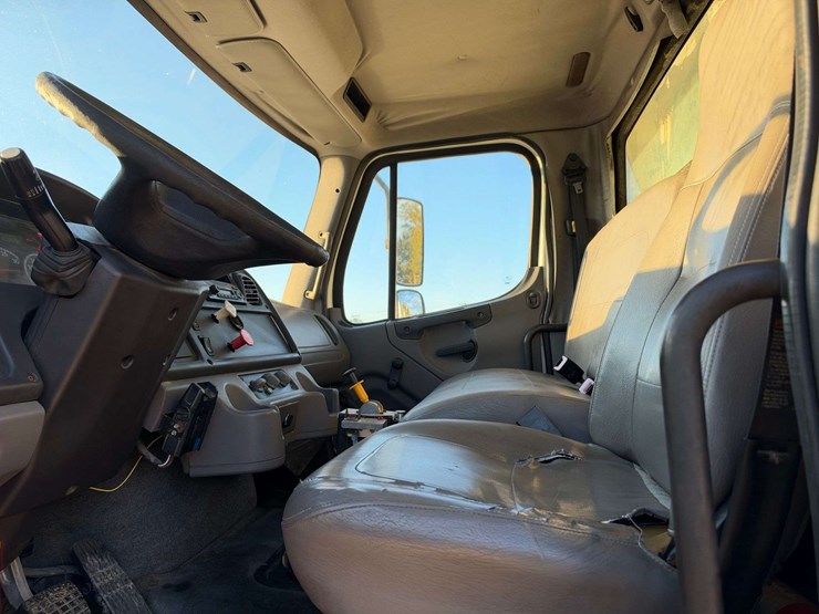 2012-freightliner-m2-tandem-axle-dump-truck-(96,351-actual-miles)-image-11