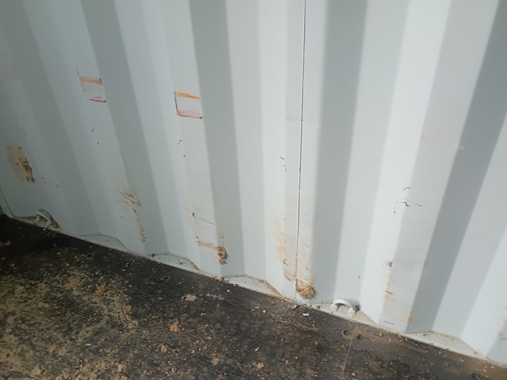 #l111-000-•-40ft-container-[damaged]-image-31