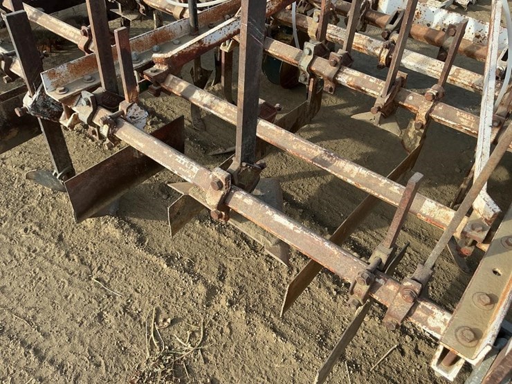 custom-3-pt-3-row-60"-cultivator-image-11