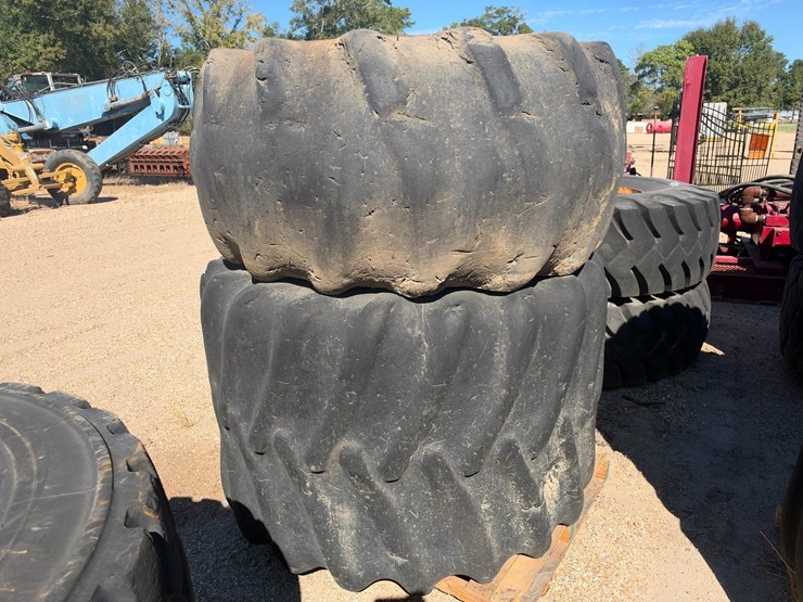 #41526-•-various-equipment-tires-image-3