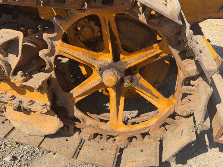 caterpillar-ten-image-16