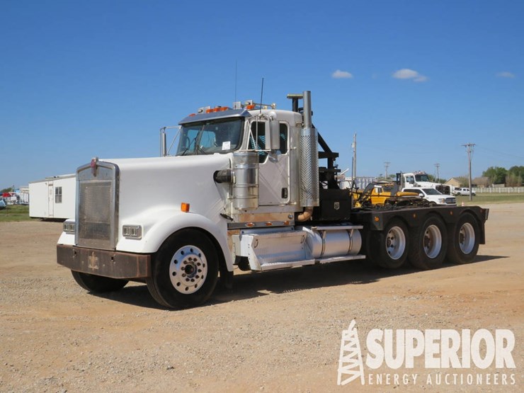 2008-kenworth-w900-t/a-winch-tractor-w/pusher-axle-&-day-cab-image-2
