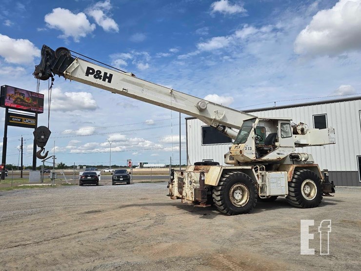 p&h-century-rough-terrain-crane-3720-image-1