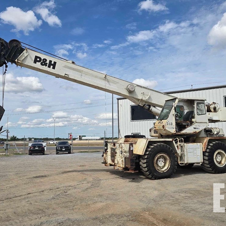 P&H CENTURY ROUGH TERRAIN CRANE 3720