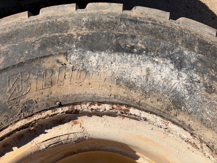 #41535-•-(2)-23.5r25-equipment-tires-image-5