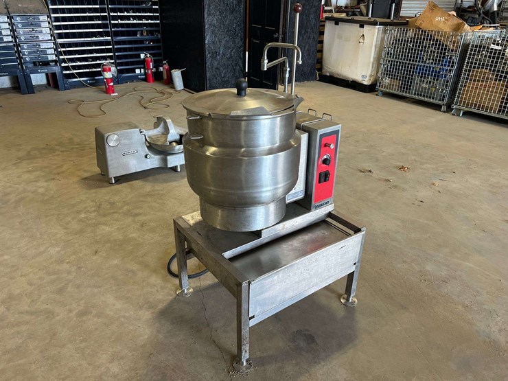vulcan-k12ett-electric-tilting-steam-kettle-w/-stand-image-4