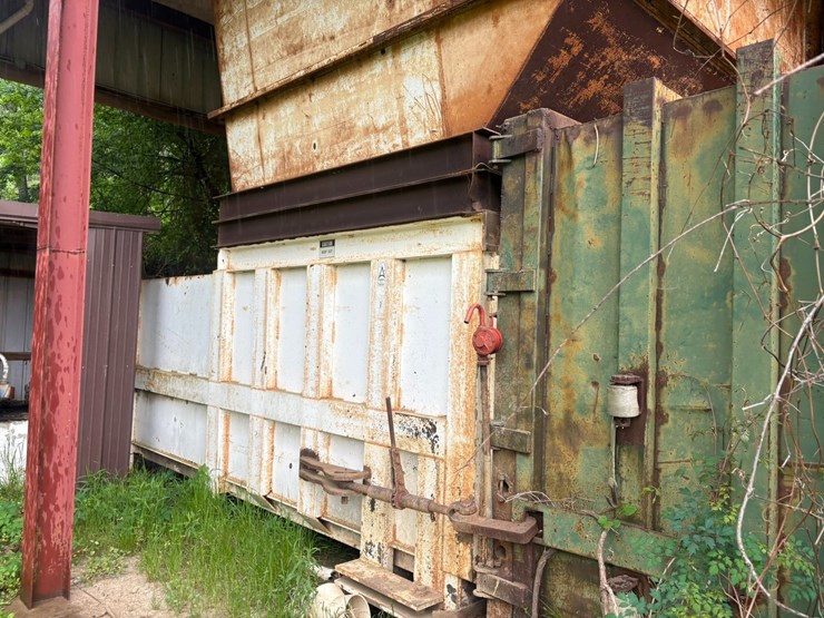 #42224-•-trash-compactor-image-3