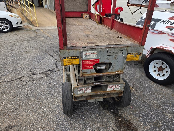 #12-•-mec-boom-scissor-lift-/-model:-2034ht-/-hours-not-known-image-6