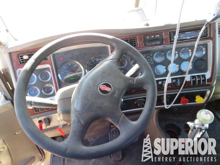 2008-kenworth-w900-t/a-winch-tractor-w/pusher-axle-&-day-cab-image-10