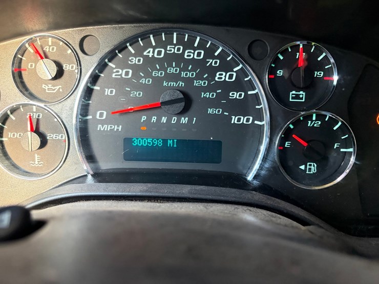 #4554-•-2015-chevrolet-express-work-van-image-16
