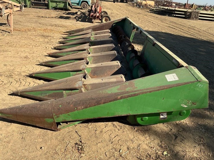 john-deere-843-8-row-corn-header-image-2