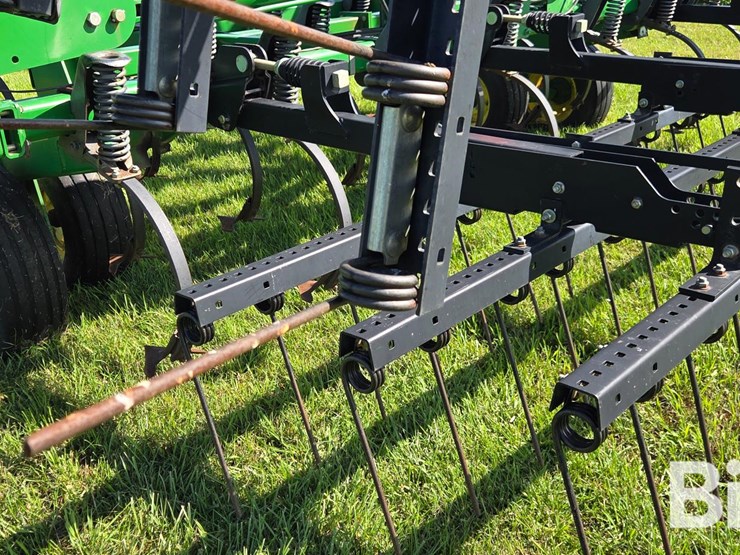 2011-john-deere-2210-field-cultivator-image-19