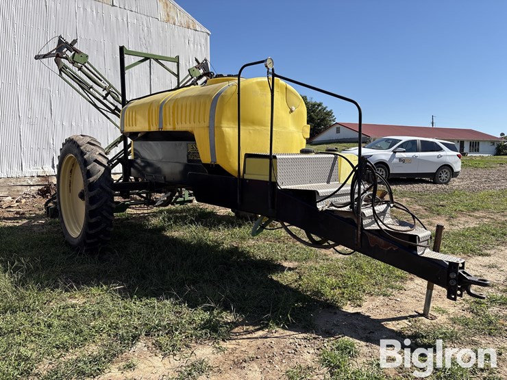 jesse-1000-gal-pull-type-sprayer-image-3