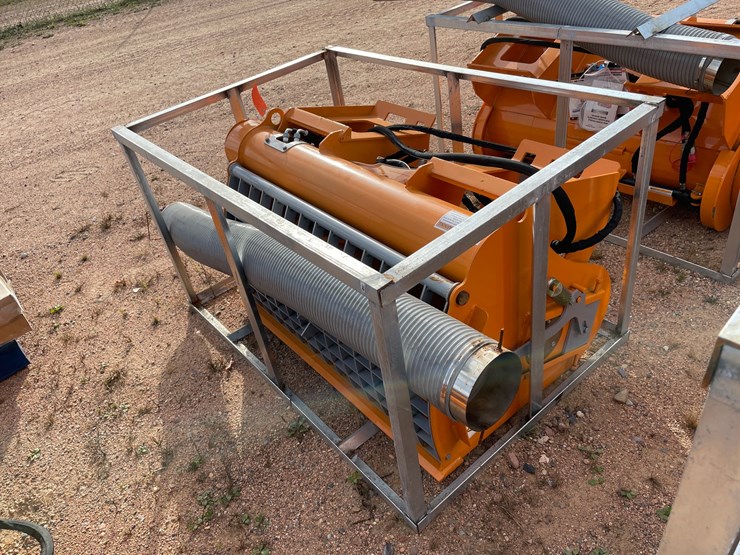 #4067-•-landhonor-skid-steer-double-discharge-concrete-mixer-attachment-image-2