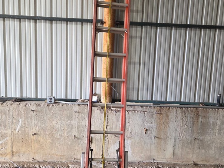 #25-•-30-ft-extension-ladder-image-2