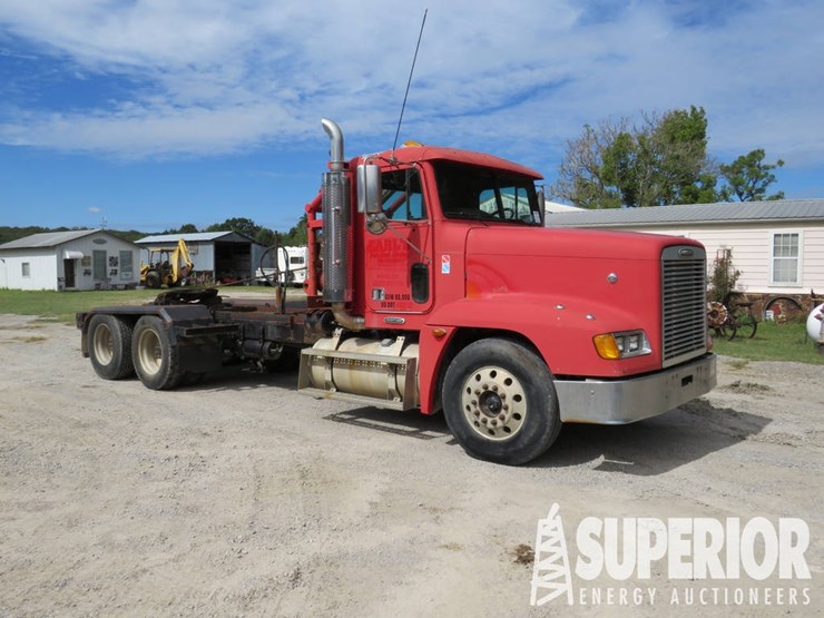 2000-freightliner-fld-long-conventional-t/a-winch-tractor-image-1