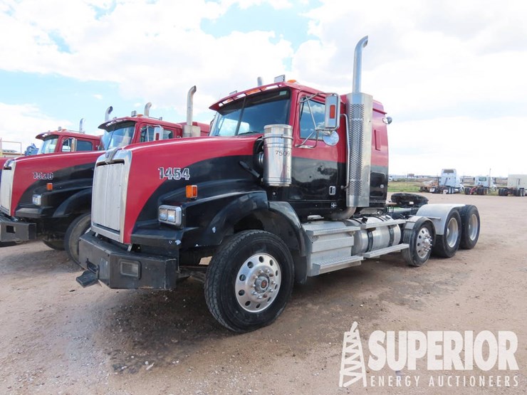2012-western-star-4900-t/a-truck-tractor-w/pusher-axle-sleeper-image-1