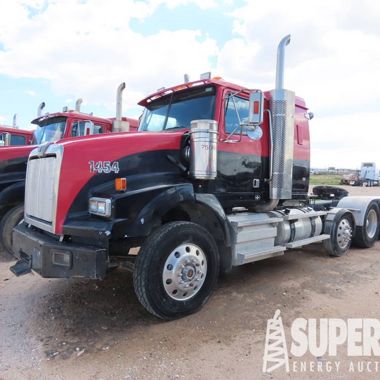 2012 WESTERN STAR 4900 T/A Truck Tractor w/Pusher Axle Sleeper