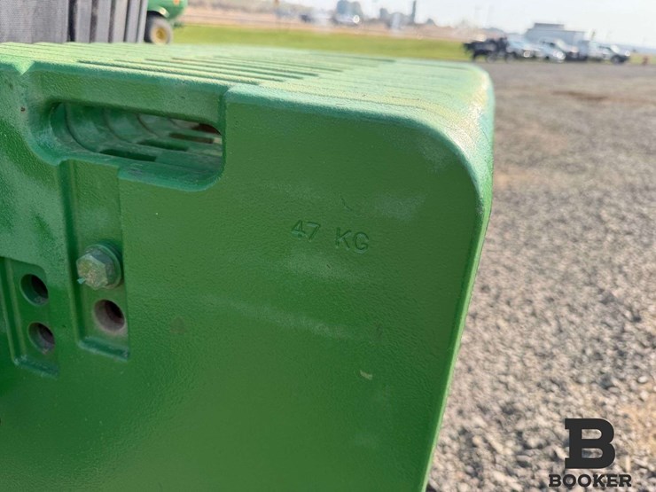 2011-john-deere-8335r-tractor-image-11