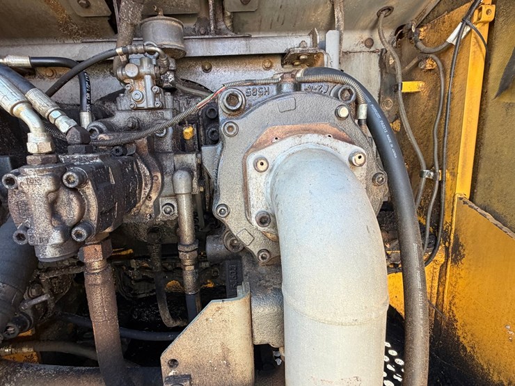 #4098-•-2015-john-deere-870g-lc-excavator-image-86