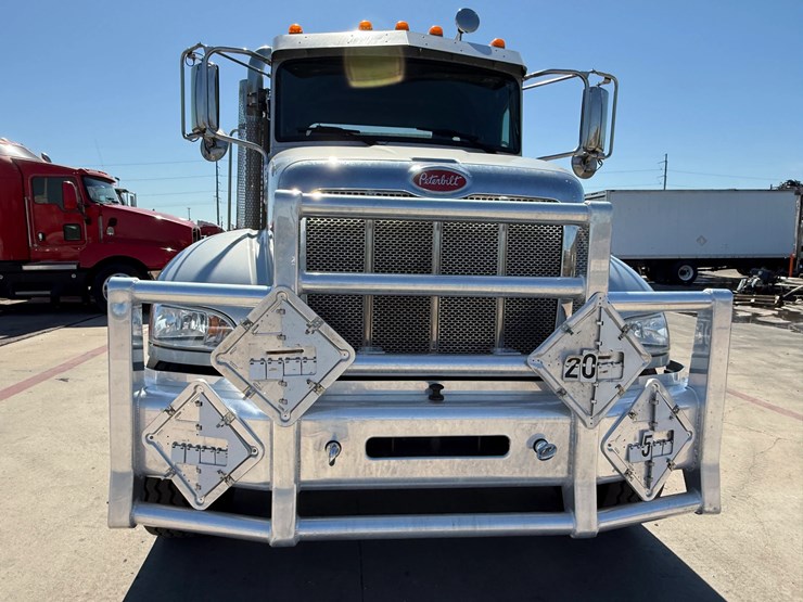 2015-peterbilt-348-image-4