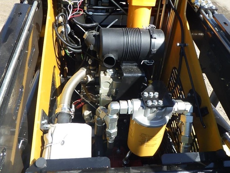 2026-cfg-kjt27-skid-steer-loader-image-9