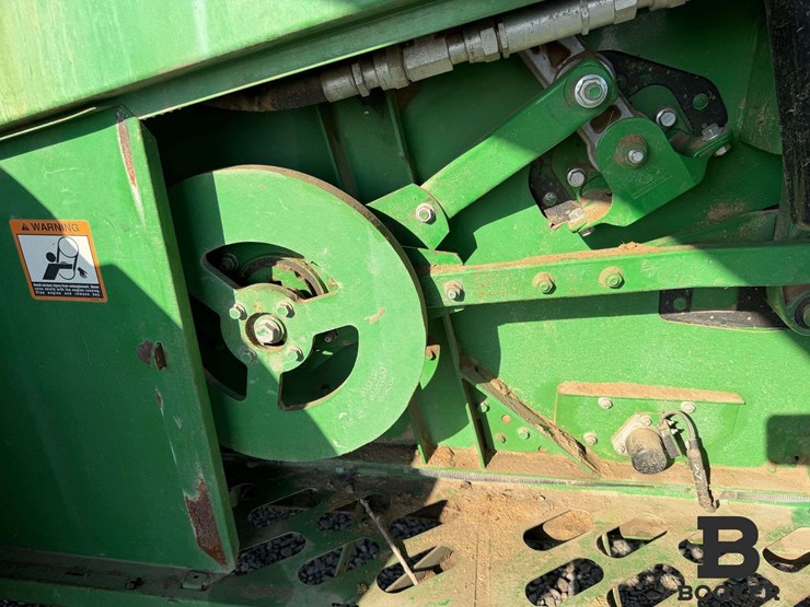 2012-john-deere-s670-combine-image-37