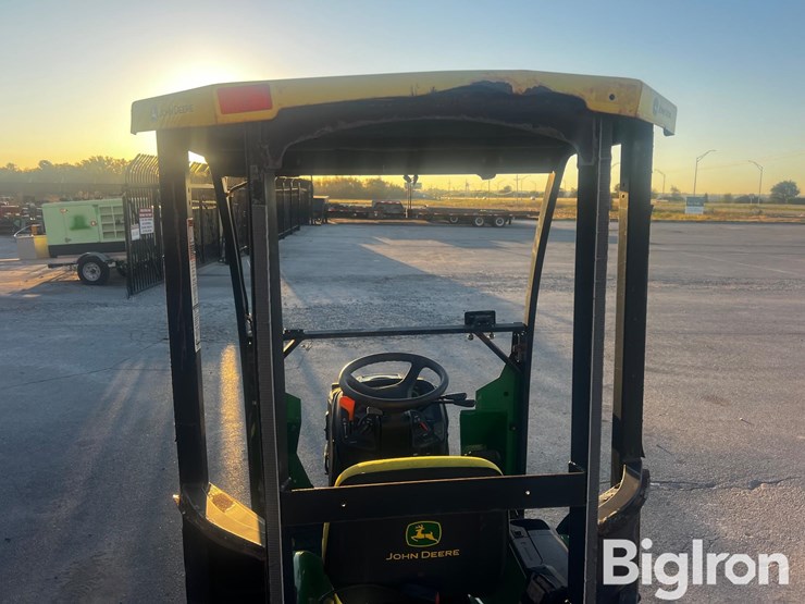 john-deere-x700-lawn-tractor-image-20