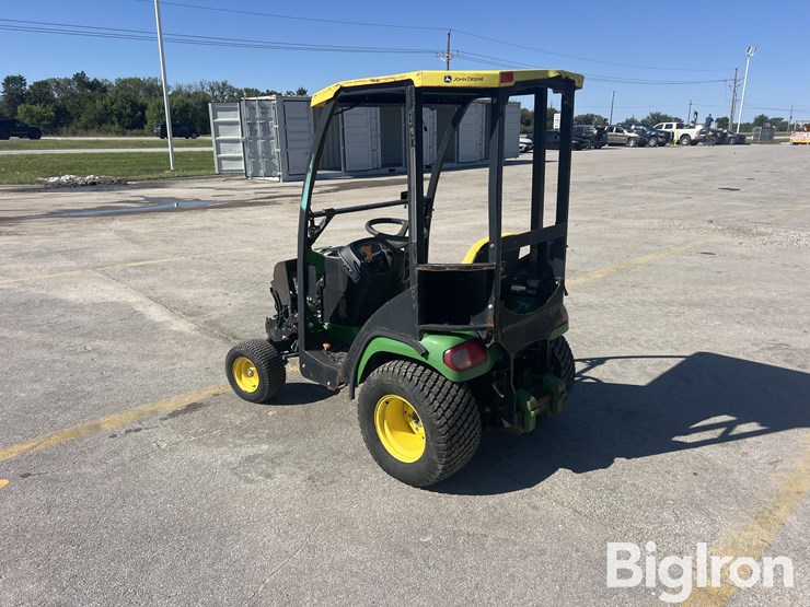 john-deere-x700-lawn-tractor-image-7