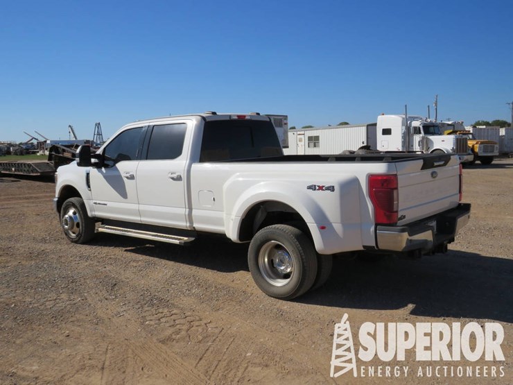 2022-ford-f-350-lariat-4-wd-crew-cab-dually-pickup-image-3