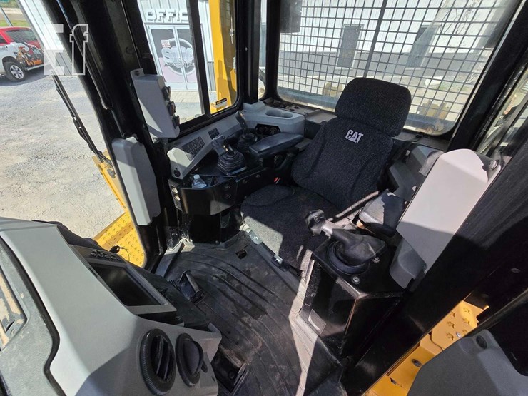 2019-caterpillar-d6t-xl-image-15